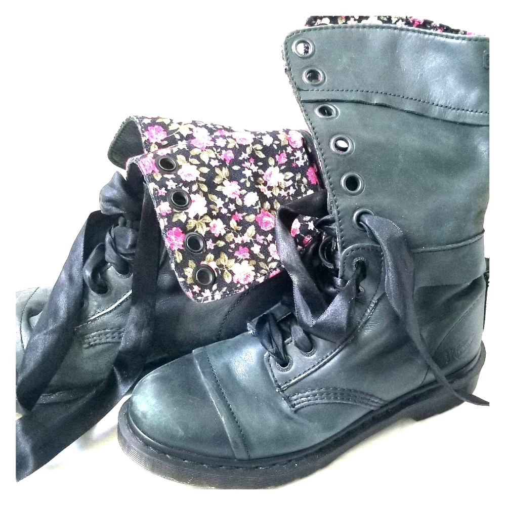 Black Dr. Martens Triumph 1914 Boots